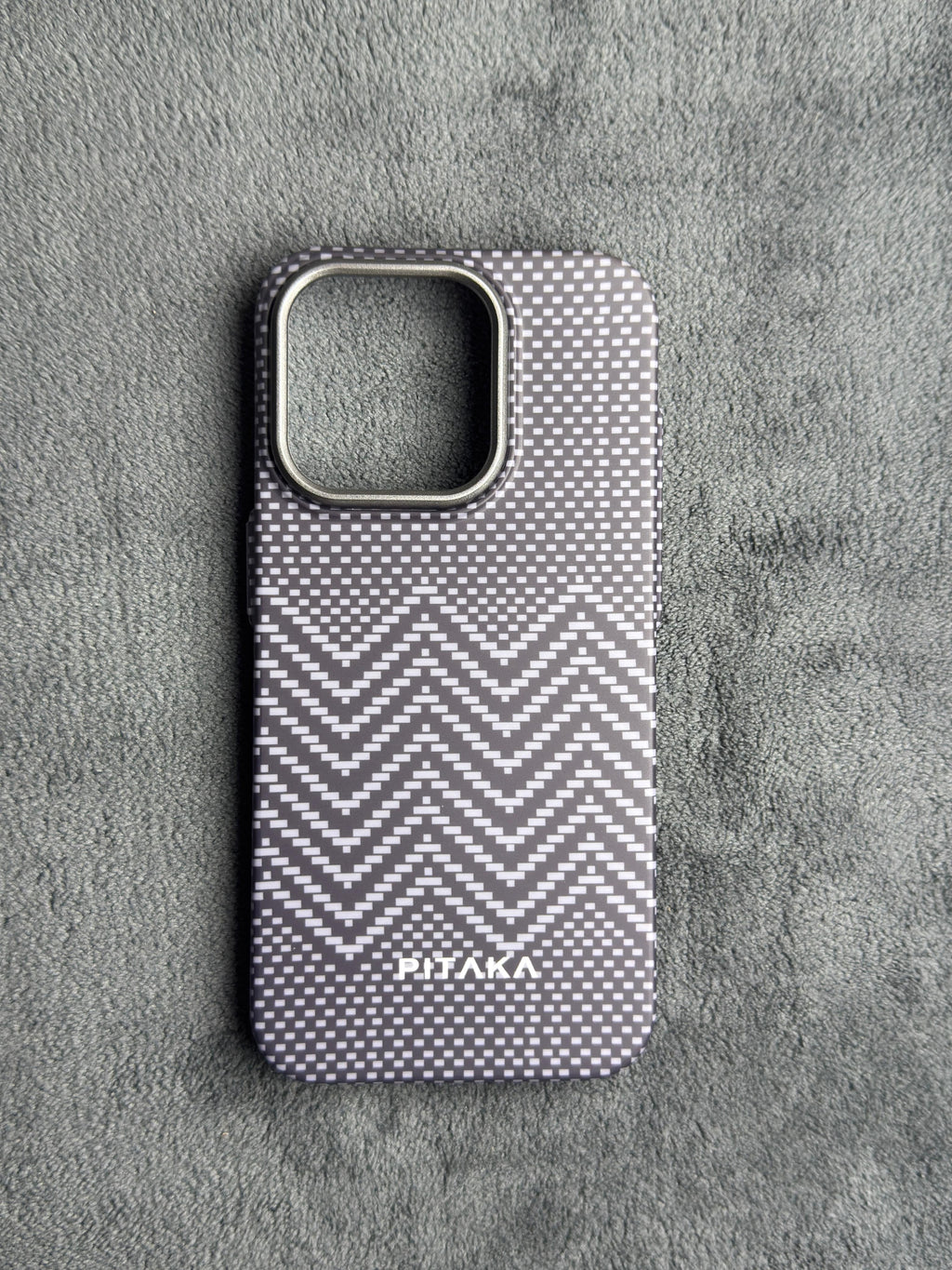 iPhone Grey N Blue Pitaka Curved Lined